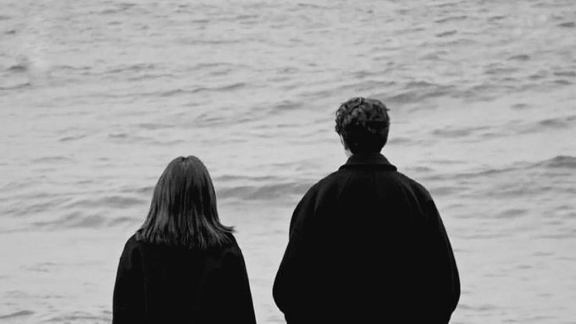 R.E.M. - Everybody Hurts (Official HD Music Video) youtu.be/5rOiW_xY-kc?si… via <a href="/YouTube/">YouTube</a>

Ph: Not mine