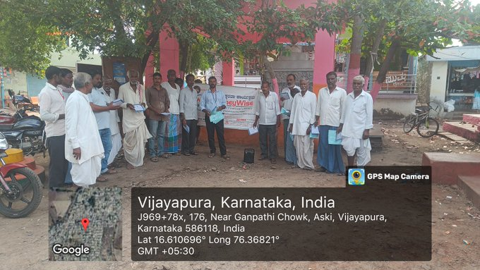 DDChandanaNews's tweet photo. ವಿಜಯಪುರ ಜಿಲ್ಲೆಯಲ್ಲಿ ನೆಡೆಯುತ್ತಿರುವ ಹಣಕಾಸು ಸೇರ್ಪಡೆ ಪರಿಪೂರ್ಣತೆ ಅಭಿಯಾನದ ಅಂಗವಾಗಿ ತಿಕೋಟಾ ತಾಲೂಕಿನ ಅಸ್ಕಿಯಲ್ಲಿ ಬ್ಯಾಂಕ್ ಅಧಿಕಾರಿಗಳು #PMJJY #PMSY #PMMY #APY ಆನ್ಲೈನ್ ವಂಚನೆ ಸೇರಿದಂತೆ ಬ್ಯಾಂಕಿಂಗ್ ಸೌಲಭ್ಯಗಳ ಕುರಿತು ಜಾಗೃತಿ ಮೂಡಿಸಿದರು.
@CBC_Bengaluru
@PIBBengaluru https://t.co/cW07W8G8fw
