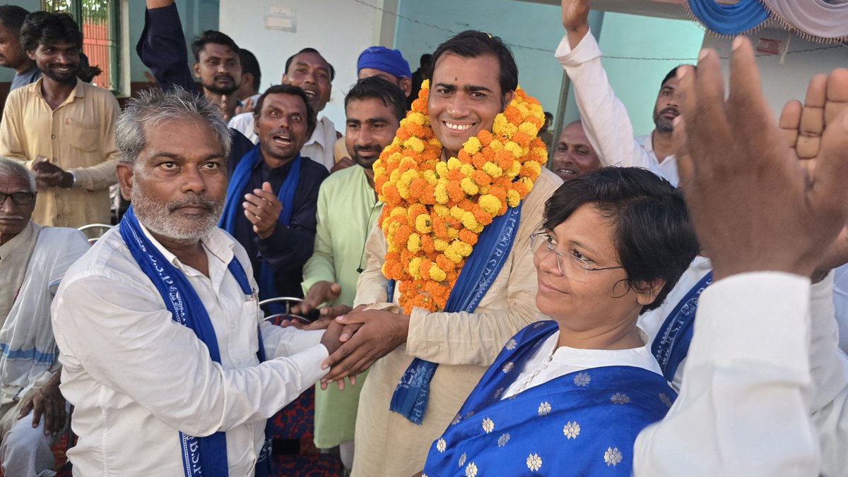 बलिया के भाई मुमताज अंसारी जी (जिला पंचायत सदस्य) एवं भाई शहादत अली जी ने मा० बहन जी की रीतियों एवं नीतियों से प्रभावित होकर बहुजन समाज पार्टी में शामिल |