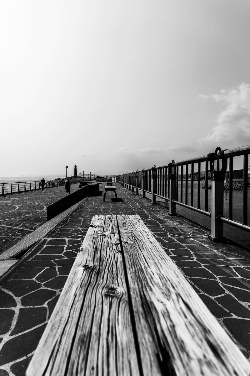 Sokcho is a city on the northeast coast of South Korea, in Gangwon Province. It's a popular destination known for its stunning natural scenery, particularly the dramatic combination of mountains and sea. The city serves as a gateway to Seoraksan National Park.