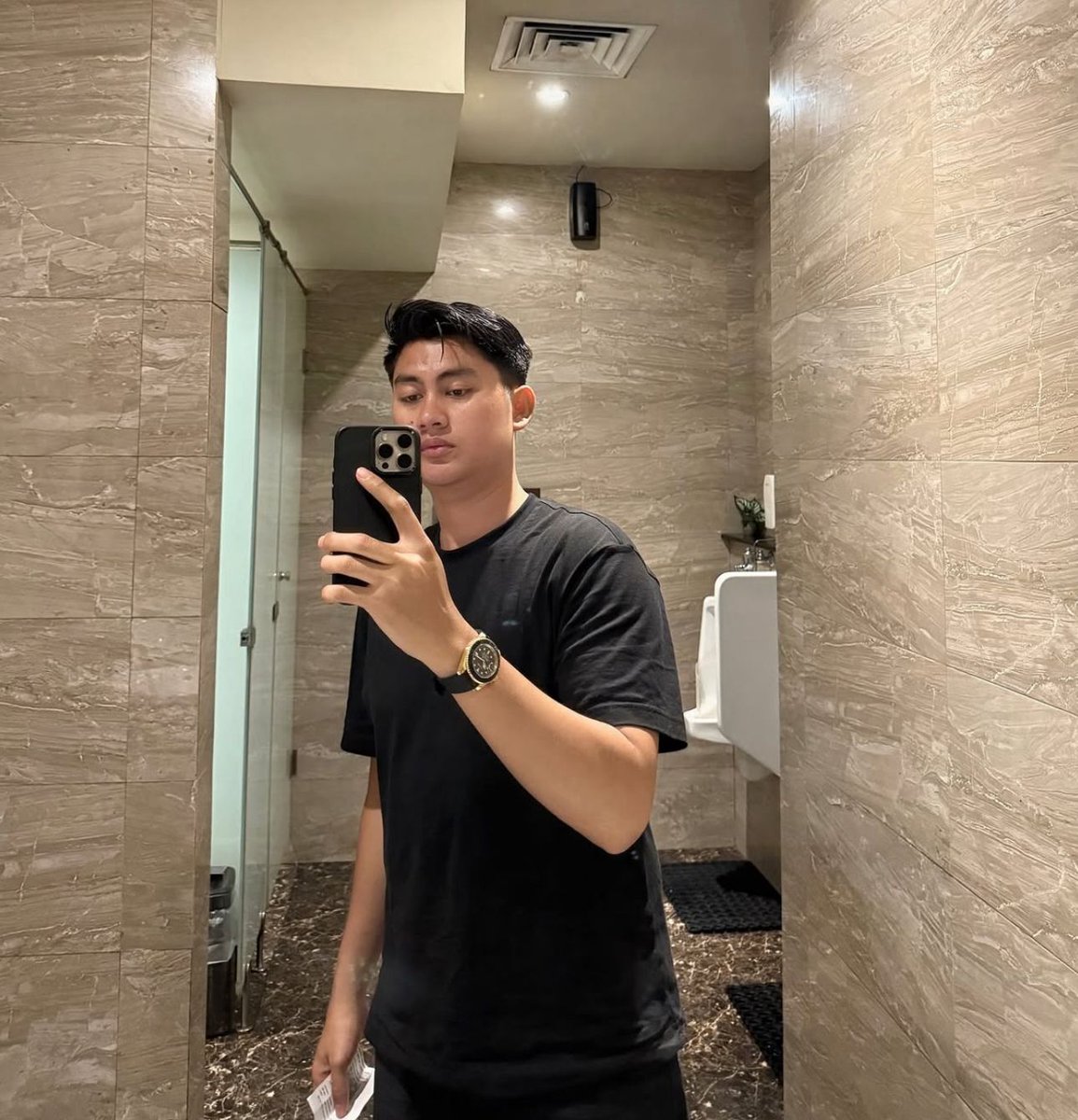 libewral's tweet image. NO CAPTION😂💪