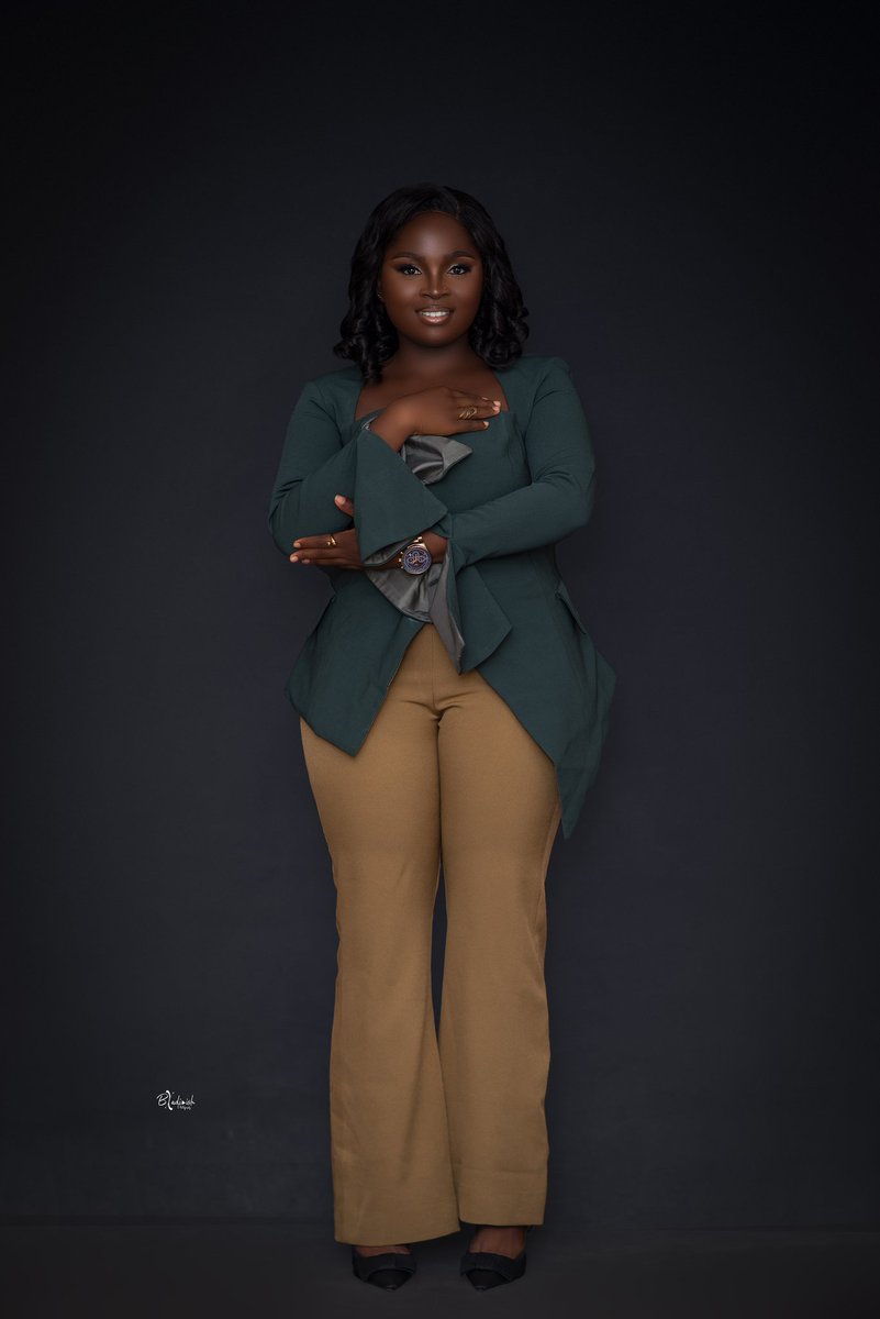 FaveyEmmy's tweet photo. Happy birthday to me♌👸🎂😁🥂 https://t.co/hLumryKquj
