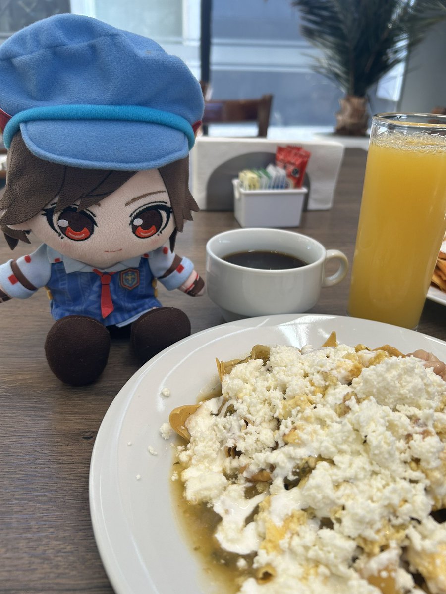 Good morning. I had to jump in the pool before heading out to commentate EVO Top 8 in Spanish.

12-14 hour work days have been extremely tiring.

Leading the T8 championship yesterday was very demanding 🥹 But I’m glad ppl enjoyed.

5 hour road trip ahead 🥹