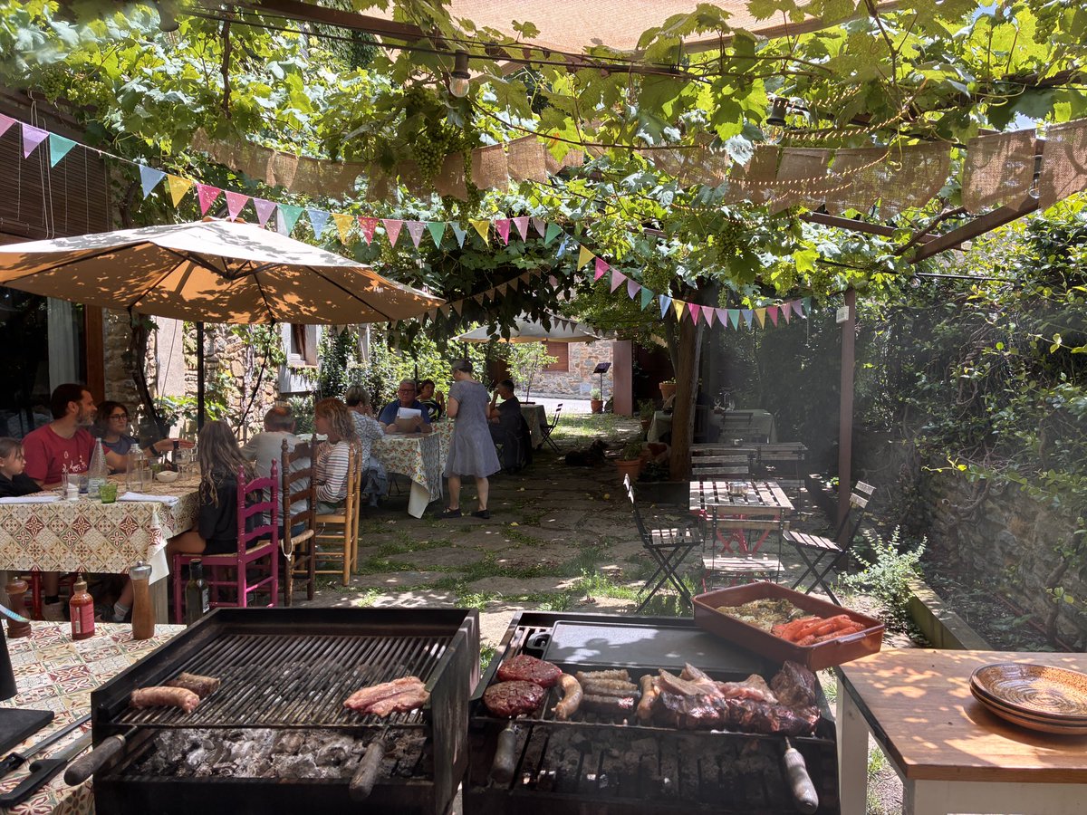 calignasidedebo's tweet image. el pati de Ca l’Ignasi te un ambientàs per dinar que fa molta enveja !!