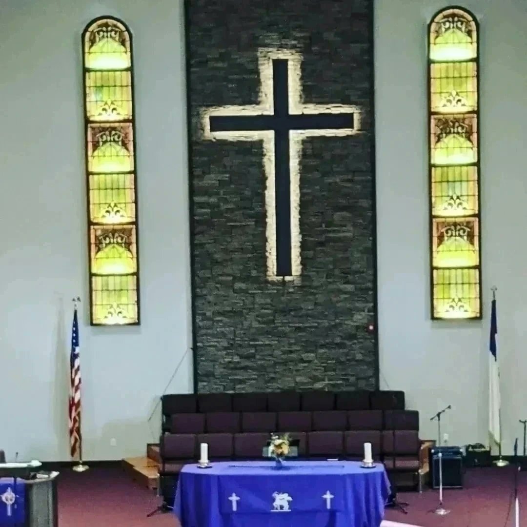 If you can't attend our 8:30 Service at 2020 East Washington, it will be broadcast on WKIO (105.5FM) and streamed on Facebook.  We offer Contemporary Worship in person at 8:30