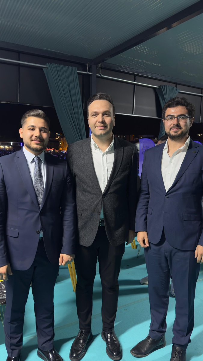 akgencyozgat's tweet photo. Sarıkaya Yaz Festivali’nde Gençlik Coşkusu! 🌟
Genel Başkanımız Yusuf İbiş ve heyetimizle birlikte, Başkanımız Osman Gözan’ın ev sahipliğinde gençliğin heyecanını yaşadık.
Birlikte yürümeye, Türkiye Yüzyılı hedefiyle ilerlemeye devam! 🇹🇷 https://t.co/Y6uyGpDVxx
