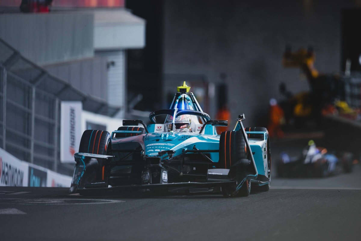 ⚡️ e-Formel.de (@eformelde) on Twitter photo Diverse Unfälle der Nissan-Autos in London zerstören alle #FormelE-Titelhoffnungen 💥
e-formel.de/nachrichten/fo…
#ABBFormulaE #FormulaE #LondonEPrix 🇬🇧
📸: <a href="/shivgohil_/">Shiv Gohil</a> / <a href="/Spacesuit_Media/">Spacesuit Media</a> Diverse Unfälle der Nissan-Autos in London zerstören alle #FormelE-Titelhoffnungen 💥
e-formel.de/nachrichten/fo…
#ABBFormulaE #FormulaE #LondonEPrix 🇬🇧
📸: <a href="/shivgohil_/">Shiv Gohil</a> / <a href="/Spacesuit_Media/">Spacesuit Media</a>