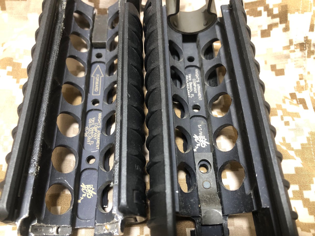ACOG_M150's tweet photo. おナイツ　90年代VERO BEACHコレクション
98年M4 RIS
99年MP5 RAS（内刻印のみ、外側無し

300mリアサイト、1インチライトマウント
バイポッド/スリングマウント、ストックスリングマウント
電話番号有りレイルカバー
ODレイルカバー
フォアグリップ
#kac
#knightsarmament
#ナイツアーマメント https://t.co/mD8IvoYDU7