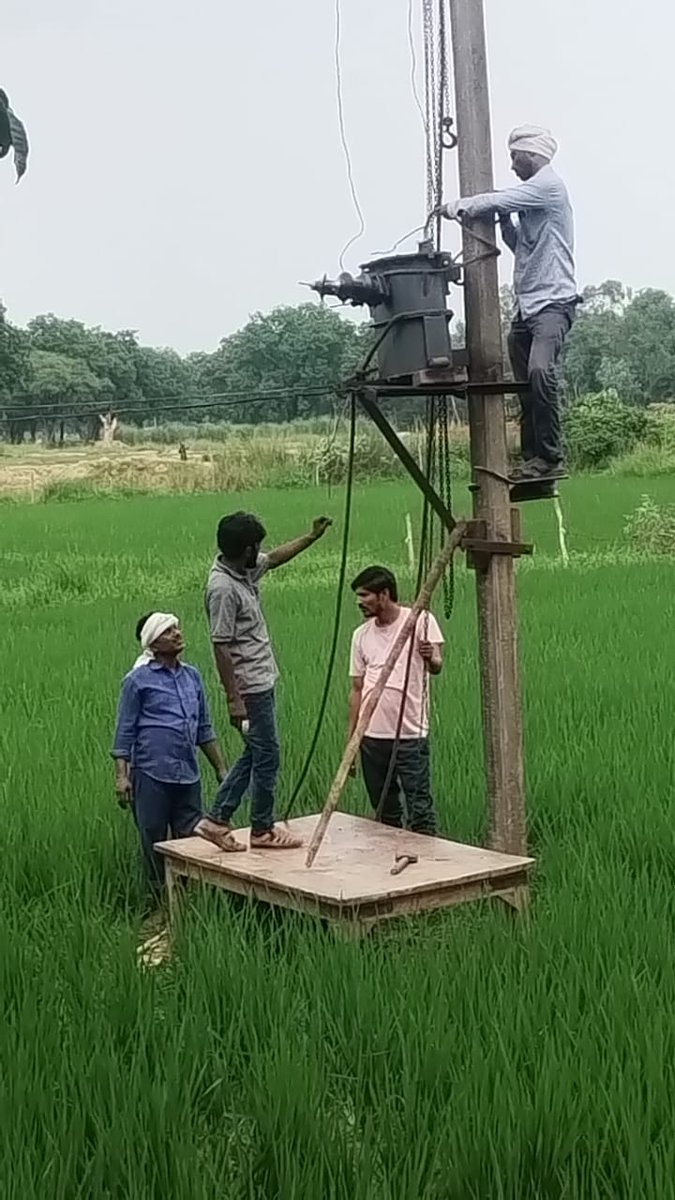 विद्युत वितरण मंडल गौरीगंज के अंतर्गत उपभोक्ताओ को बेहतर वि0आपूर्ति  प्रदान करने के लिए मेंटेनेंस  का कार्य किया गया।।
<a href="/ChiefAyodhya/">Chief Engineer Ayodhya zone</a> <a href="/MVVNLHQ/">Madhyanchal Vidyut Vitran Nigam Limited</a>
<a href="/DmAmethi/">DMAmethi</a> <a href="/aksharmaBharat/">A K Sharma</a>
<a href="/ChairmanUppcl/">Chairman Uppcl</a> <a href="/UPPCLLKO/">UPPCL</a> <a href="/mduppcl/">MDUPPCL</a>
<a href="/CMOfficeUP/">CM Office, GoUP</a>