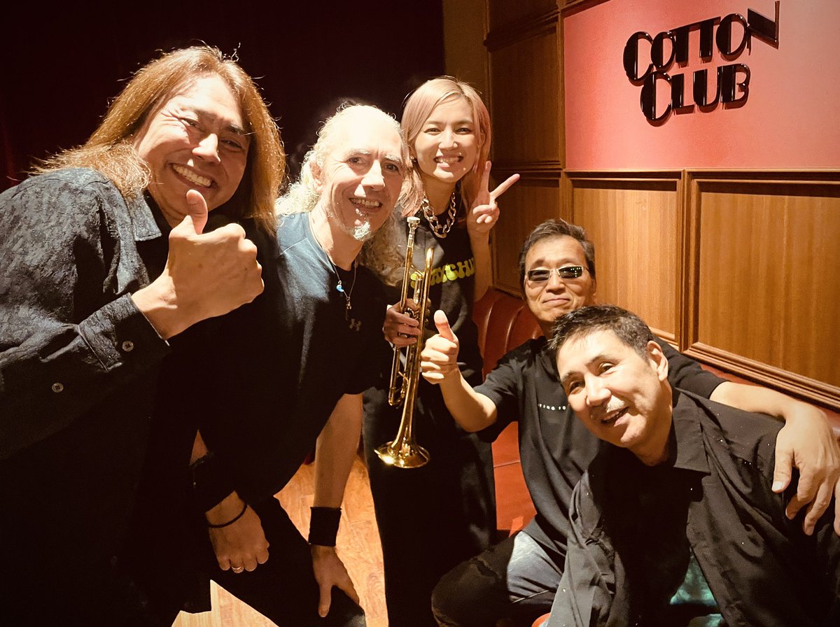 kenSTAYCHILL's tweet image. コットンクラブ、おかげさまで　
めっちゃ楽しかったです🔥。新曲も聞いて頂けて嬉しかったです😊！ありがとうございました🤗！みんな最高でした！！

#staychill
#ステイチル
#川村ケン
#矢萩渉
#六土開正
#ホセコロン
#instrumentalrock