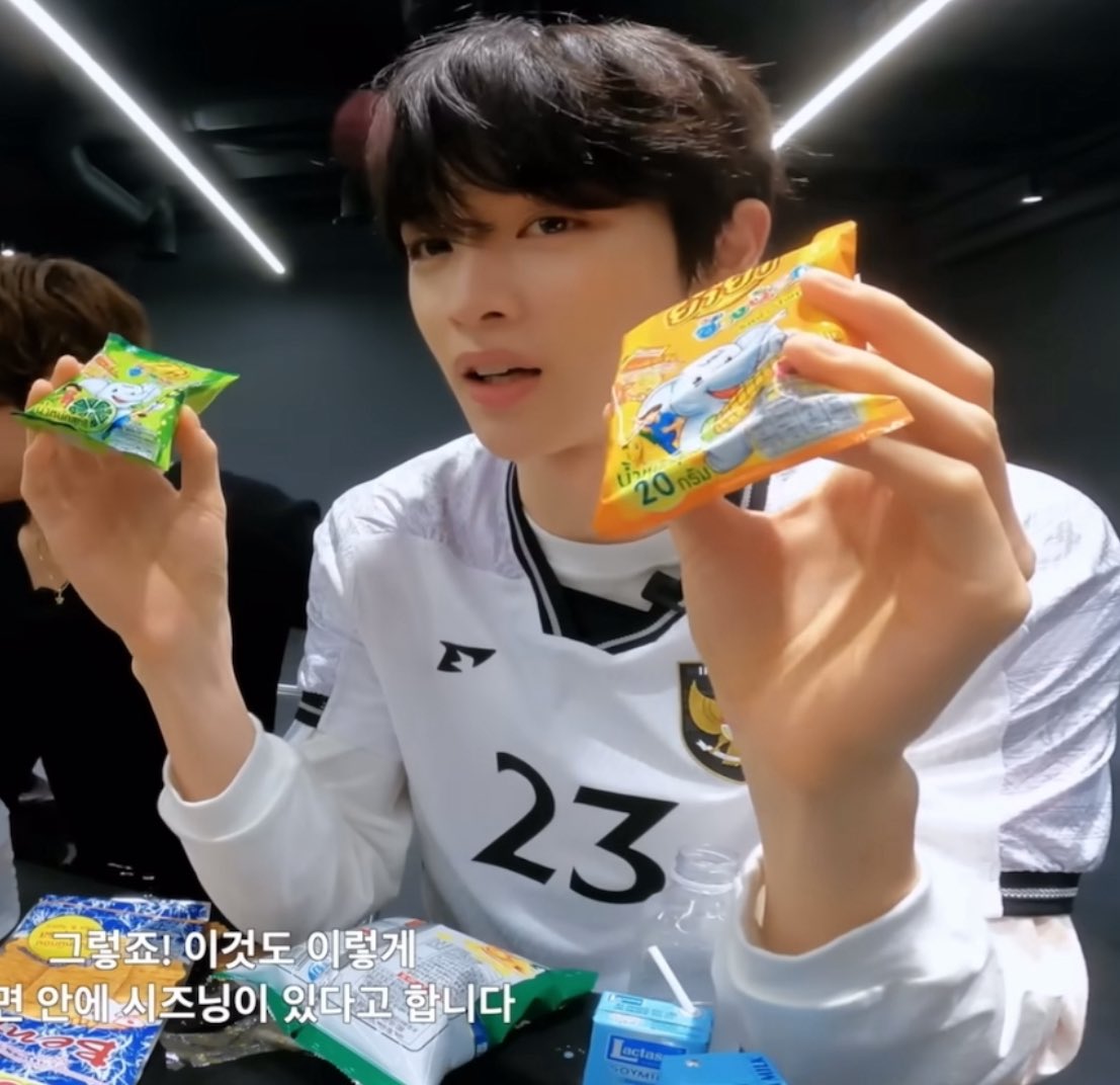 tellmewhatul1ke's tweet photo. 개커엽게생겻어 https://t.co/SBsnXzRYE0
