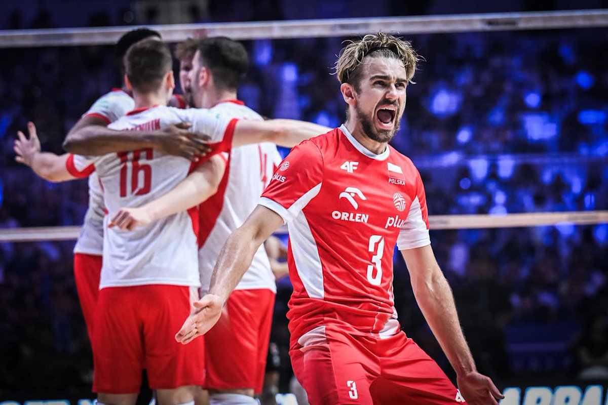 Polska wygrywa VNL 2025! 🤍❤️
Polska - Włochy 3-0!

Brawo Biało-Czerwoni, brawo Jakub Nowak! 👏👏

Fot. Fivb