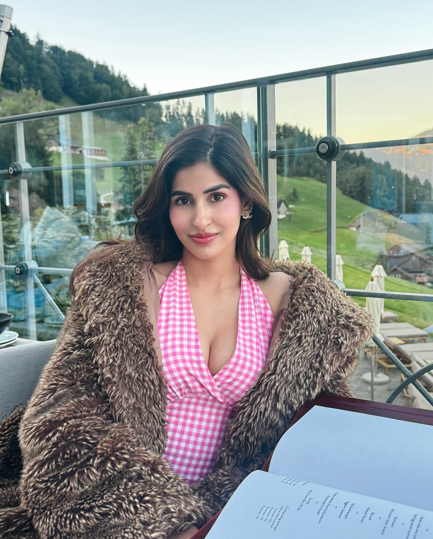 GxbbtcqaYAAcnS8?format=jpg&name=large