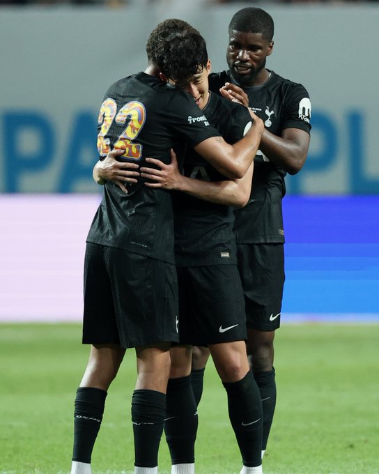 Spurs_KR's tweet photo. 감사합니다 손흥민 🤍

#토트넘 1 : 1 #뉴캐슬 

#THFC #COYS #토트넘 https://t.co/xJlFoKi4ti