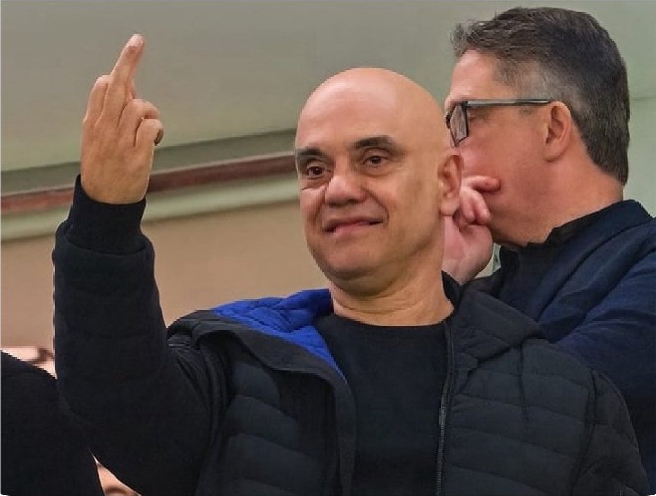Rembodinho's tweet photo. O irônico é que o Xandão está no Supremo com a ajuda dos bolsominions, que apoiaram o golpe na Dilma para colocar o Temer no seu lugar... https://t.co/gThIvoHTJf