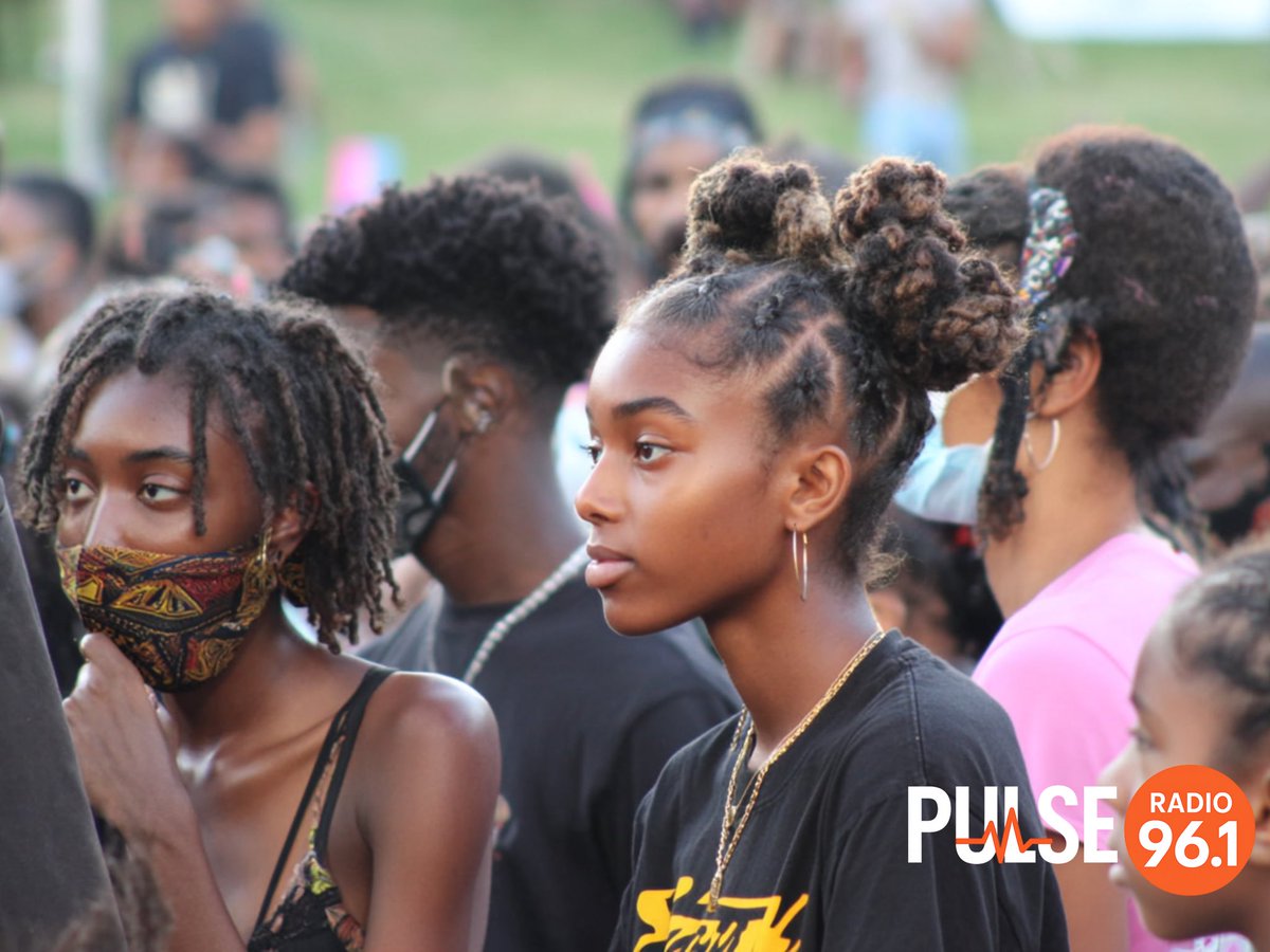 PulseRadio961's tweet image. 🙌 Wow, #NorthChicago showed UP for Community Days! Two days of nonstop fun: a parade, hoops tournament 🏀, bounce houses &amp;amp; face painting for the kids 🎨, vendors, live music &amp;amp; amazing performances! What a weekend to remember—WE DID THAT! 💯 #IMSOGO

#PulseRadio961