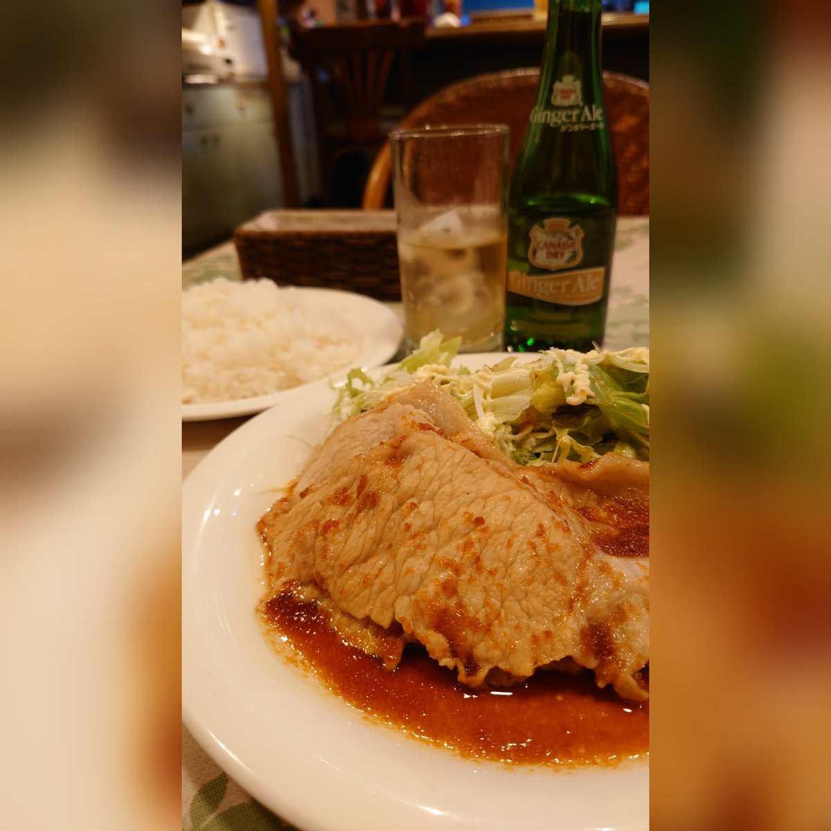Yohdensi's tweet photo. 今日も行ってしまった😋✨
前回食べてみたかったポークジンジャー🐷
んんん〜……美味しッ❤️‍🔥
このあいだのチーズケーキは本日分おしまいで、おあずけ💦
 #カンファーツリー https://t.co/1p4gFbLfmn