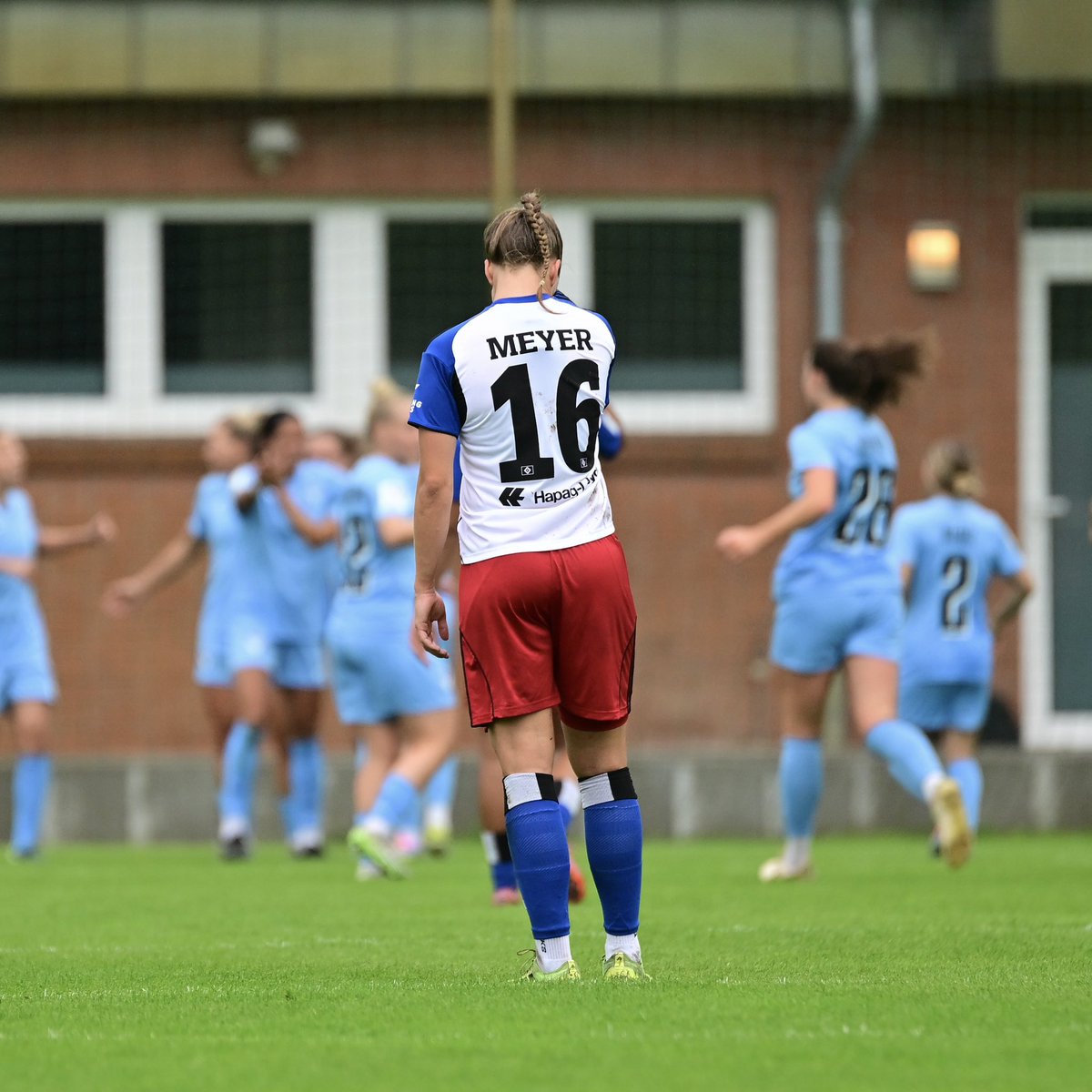 45‘ Pause in Norderstedt. ⏸️

Die Gäste aus Berlin führen durch zwei frühe Treffer (3., 11.) mit 2:0. 

#nurderHSV

📸 Lobeca/ DerSportfotograf