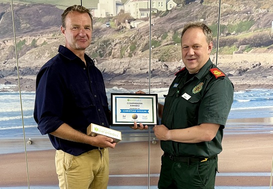 Huge congratulations to #TeamSWASFT Specialist Paramedic in Critical Care, Cristian, who was recognised with a College of Paramedic’s ‘Companionship’ award. 🏆

As Christian was unable to attend, Executive Medical Director, Matt Thomas, presented Christian with his award. 💚