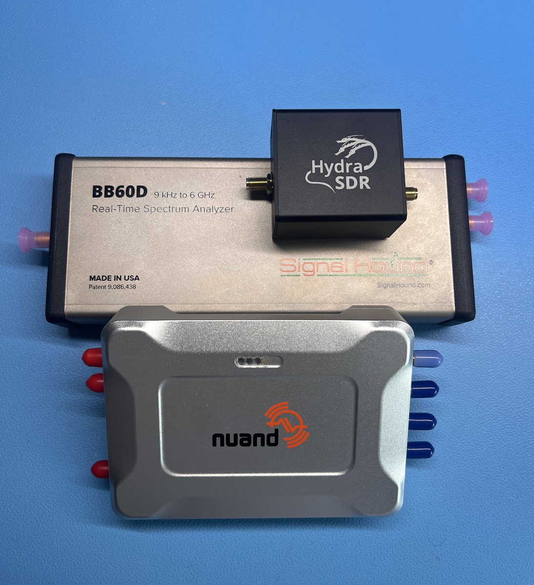 🧵 RF basics: How to read a SDR’s datasheet.
You’ve probably seen terms in a SDR or spectrum analyzer’s datasheet, like IIP3, phase noise, noise figure, dynamic range, etc.
In this thread I’ll give a short intro on what they mean.
I’ll use these 3 products' datasheet.

1/10