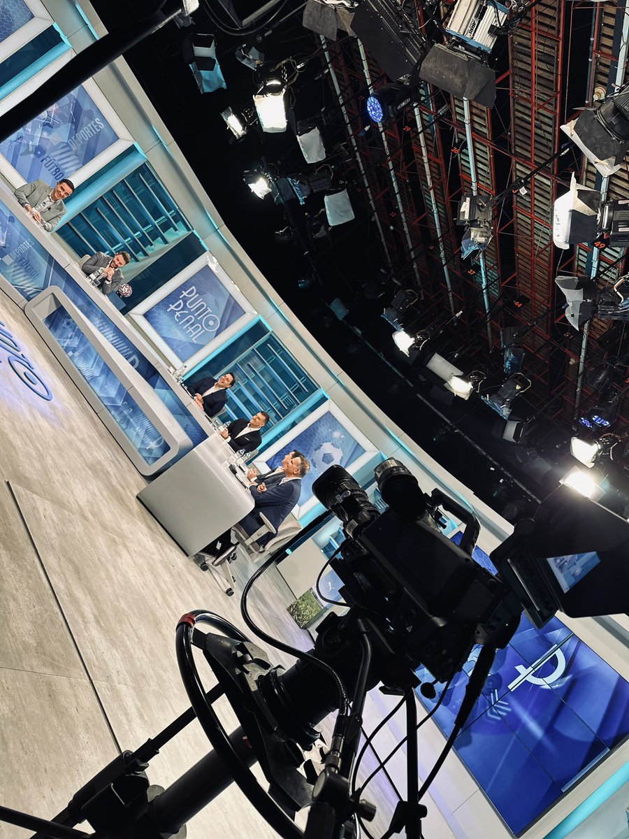 Viene <a href="/Punto_Penal/">Punto Penal</a> a <a href="/canal10uruguay/">Canal 10</a>. El inicio del Clausura con el triunfo de los grandes a 6 días del clásico. ¿Brayan Cortés llega para atajar? ¿Con quiénes ataca Nacional en el CDS? Entrevistas, móviles y debate. Hasta las 14.30 con El Alargue.