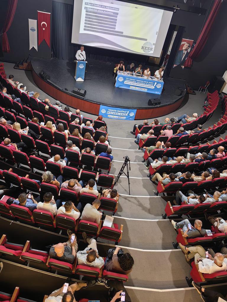 egitimsenantlya's tweet photo. KESK 11. Dönem 2. Olağan Danışma Meclisi Toplantısı, emek ve demokrasi mücadelesinde kaybettiklerimizin anısına saygı duruşuyla başladı.  MYK üyelerimiz ve Şube Başkanımız Kadir Öztürk'ün de katıldığı, iki gün sürecek toplantıda, siyasal ve sendikal süreç planlanacak. https://t.co/vadE9H50Fv