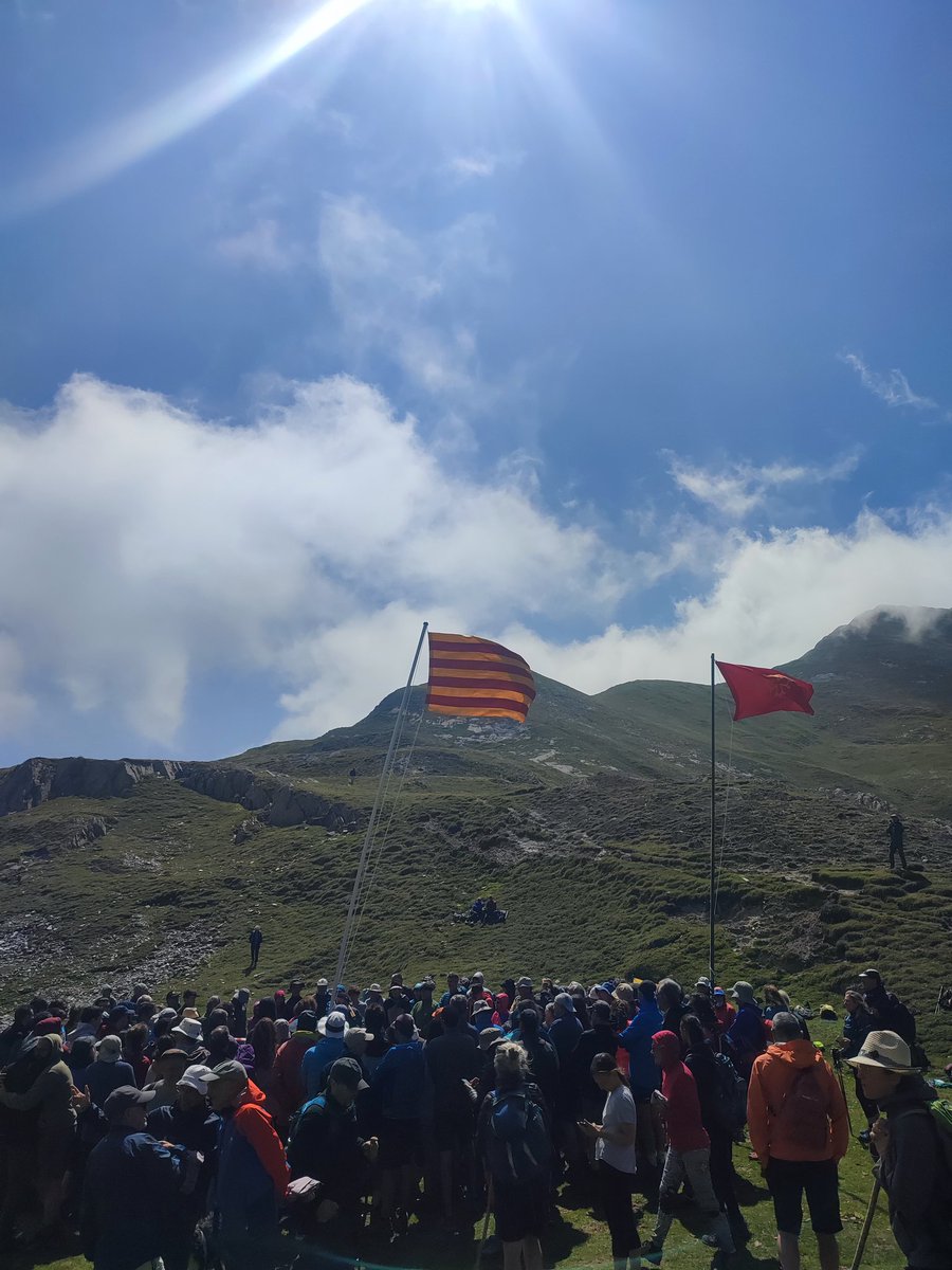Avui hem pujat al Port de Salau. Per la llengua i l'amistat Occitano-Catalana.
Enguany, celebrant els 38 anys de trobada entre pobles germans.
 Visca Occitània i els Països Catalans!