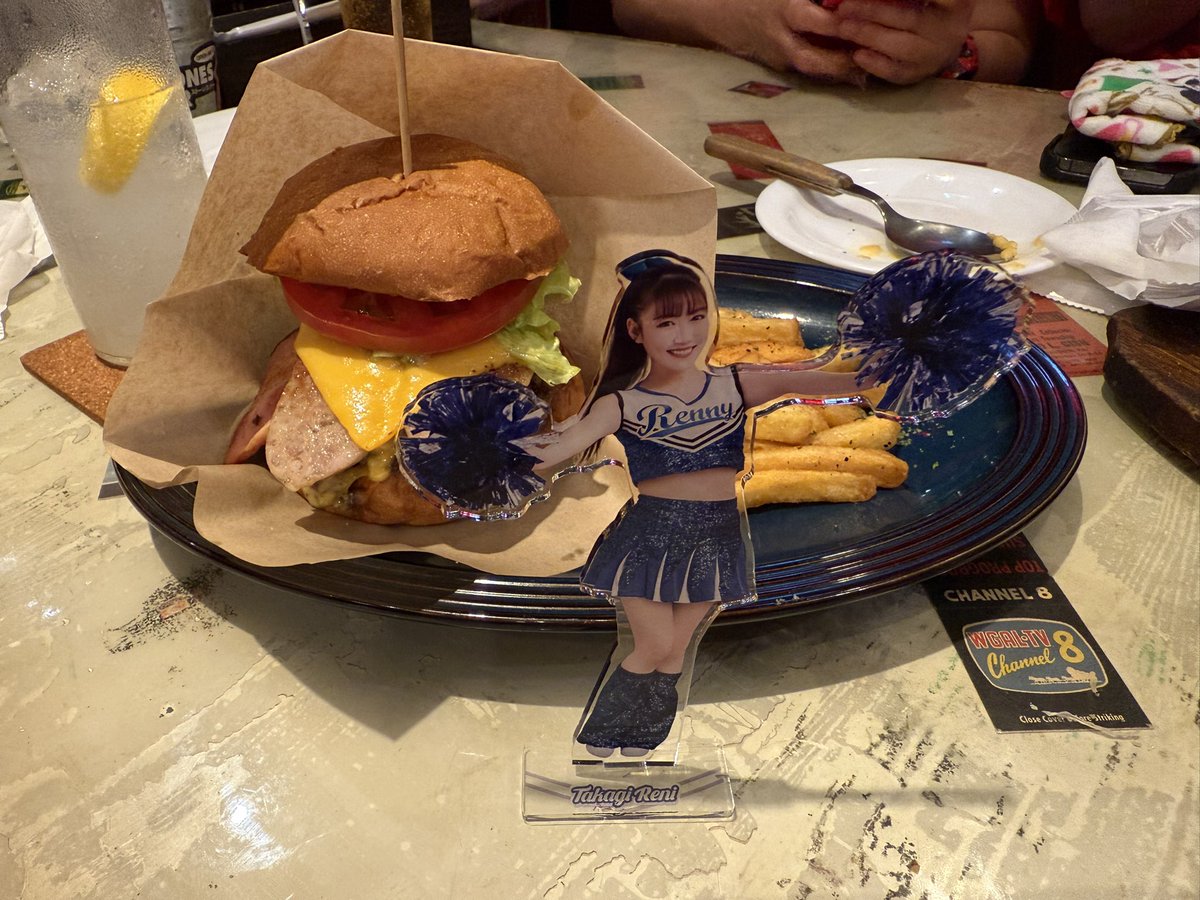 mibuibui's tweet image. モノノフバーガーだよれにちゃん😊💜

#ももクロ夏の馬鹿さわぎ2025
#Flashbackcafe