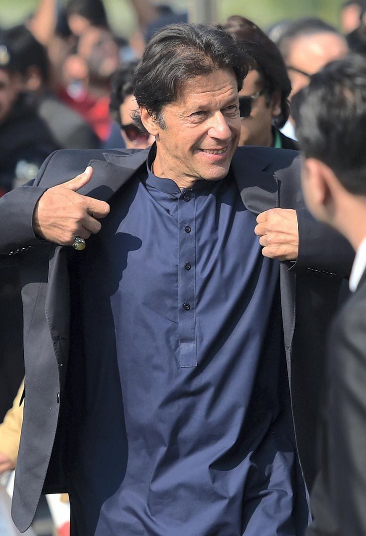 پاکستانیوں!
بنگلہ دیشیوں جیسی غیرت اپنے اندر جگاؤ!

تب لیڈر باہر آئے گا!