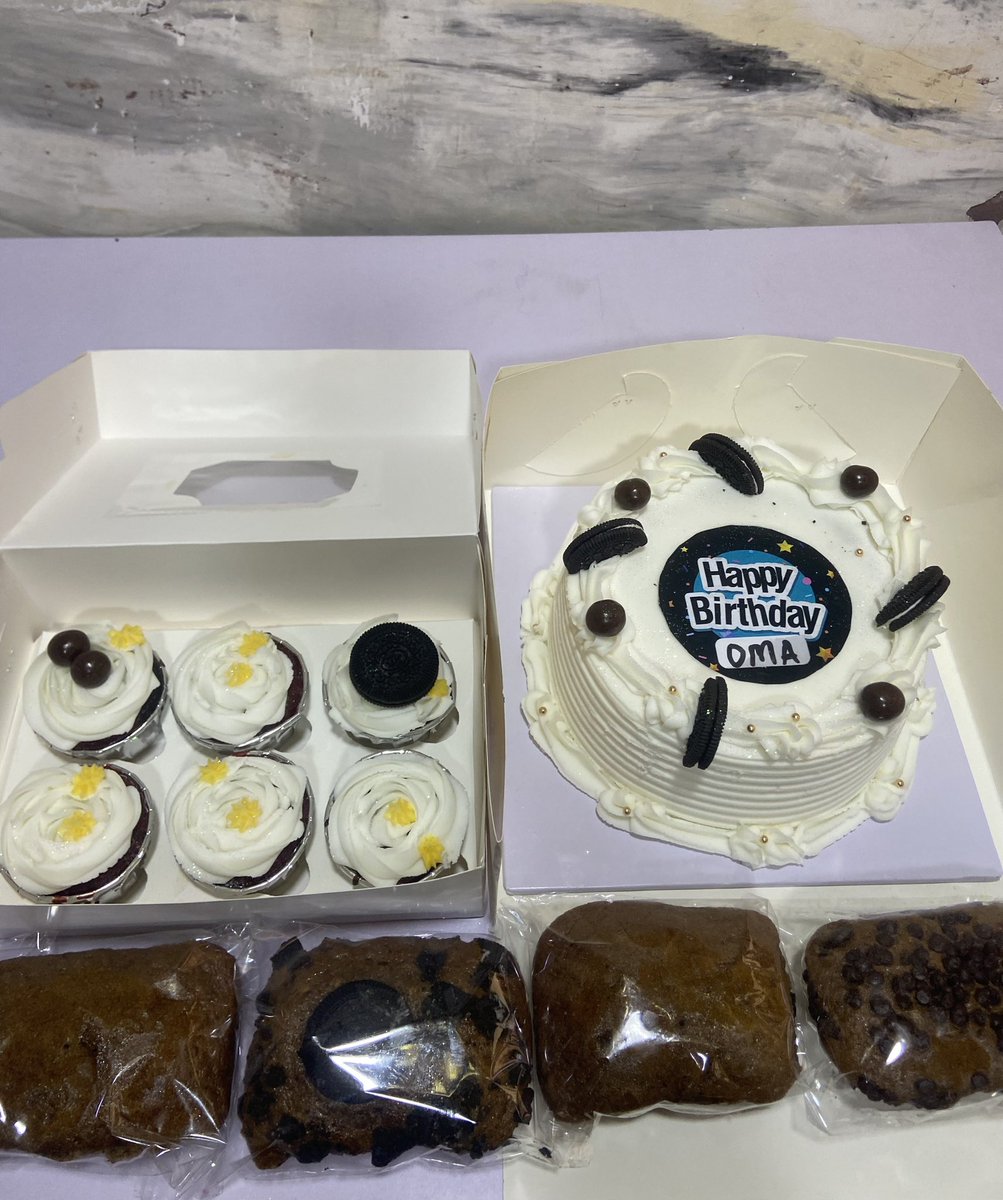 _giftieee's tweet photo. 30,000 Birthday Package
Size 7 cake
6 cupcakes 
2 regular size bananabread 

#BBNaija #lagos https://t.co/M3WUtmffOv