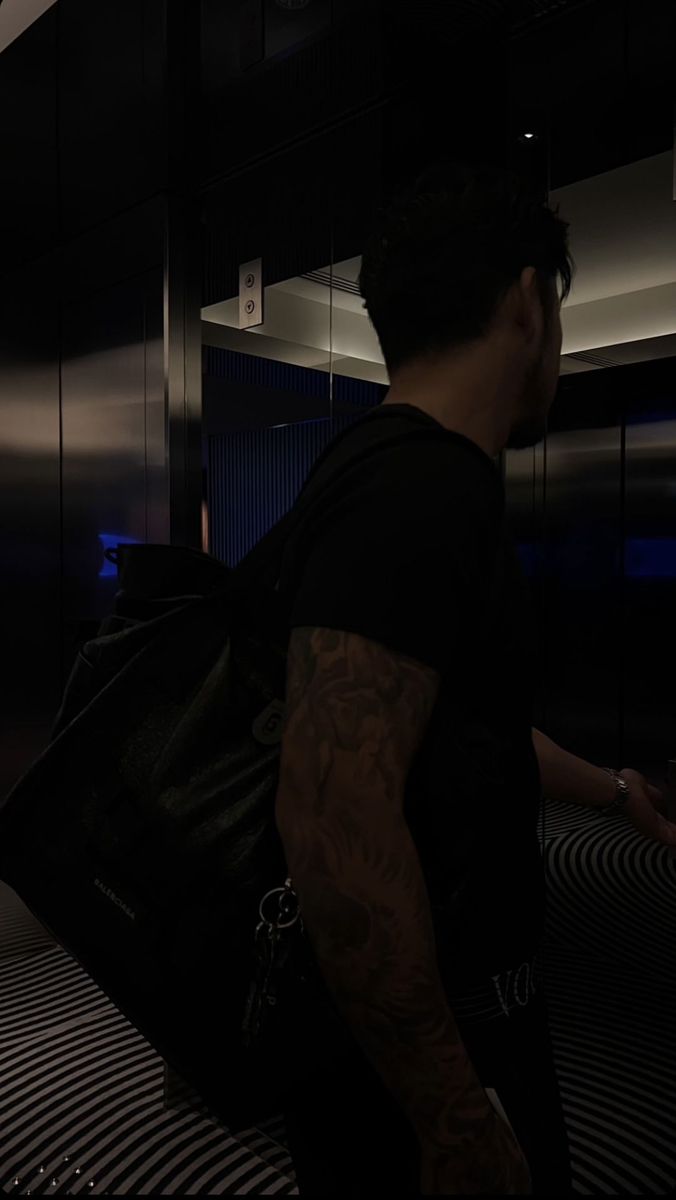 debudjangan's tweet photo. ️️

"Go pick my friend up first lah."

️️ https://t.co/KdxQkTXaOS