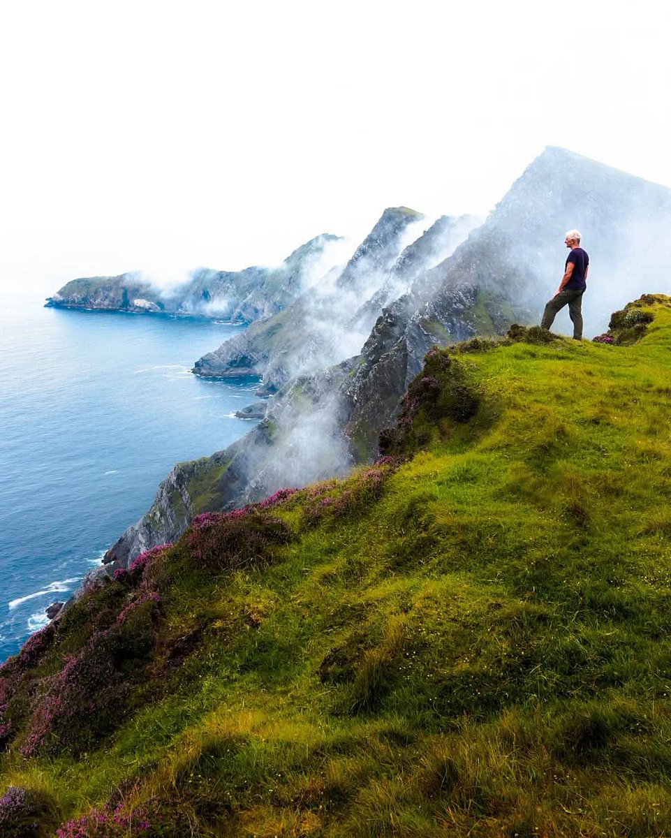 ThisIsIreland3's tweet image. A hiker's heaven ⛰️🌊💚

📍Co. Mayo-Éire 🇮🇪 

📸 shaneoneillphoto

#Hiker #Heaven #Ireland #Mayo #Wildatlanticway