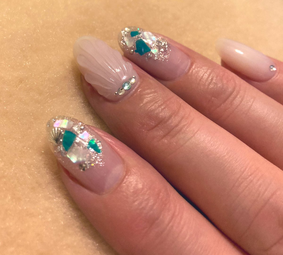 beerlady_u's tweet photo. キラキラ夏ネイル
#ネイル #ねいる #ジェルネイル #パラジェル #nails #gelnail #gelpolish https://t.co/neIkw0rNRy
