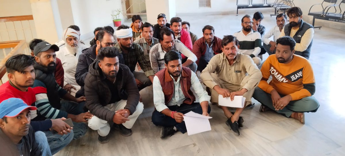 Rohit Jawa (@rohitjawa12) on Twitter photo राज्य सरकार युवाओं से डरती है।
उसे डर है कि अगर चुनाव हुए,
तो युवा सवाल पूछेंगे, जवाब मांगेंगे।
इसलिए पर्ची संस्कृति को बढ़ावा दिया जा रहा है।
अब इससे मुकाबला ज़रूरी है।
#NSUI_मांगे_छात्रसंघ_चुनाव
<a href="/VinodJakharIN/">VINOD JAKHAR</a> राज्य सरकार युवाओं से डरती है।
उसे डर है कि अगर चुनाव हुए,
तो युवा सवाल पूछेंगे, जवाब मांगेंगे।
इसलिए पर्ची संस्कृति को बढ़ावा दिया जा रहा है।
अब इससे मुकाबला ज़रूरी है।
#NSUI_मांगे_छात्रसंघ_चुनाव
<a href="/VinodJakharIN/">VINOD JAKHAR</a>