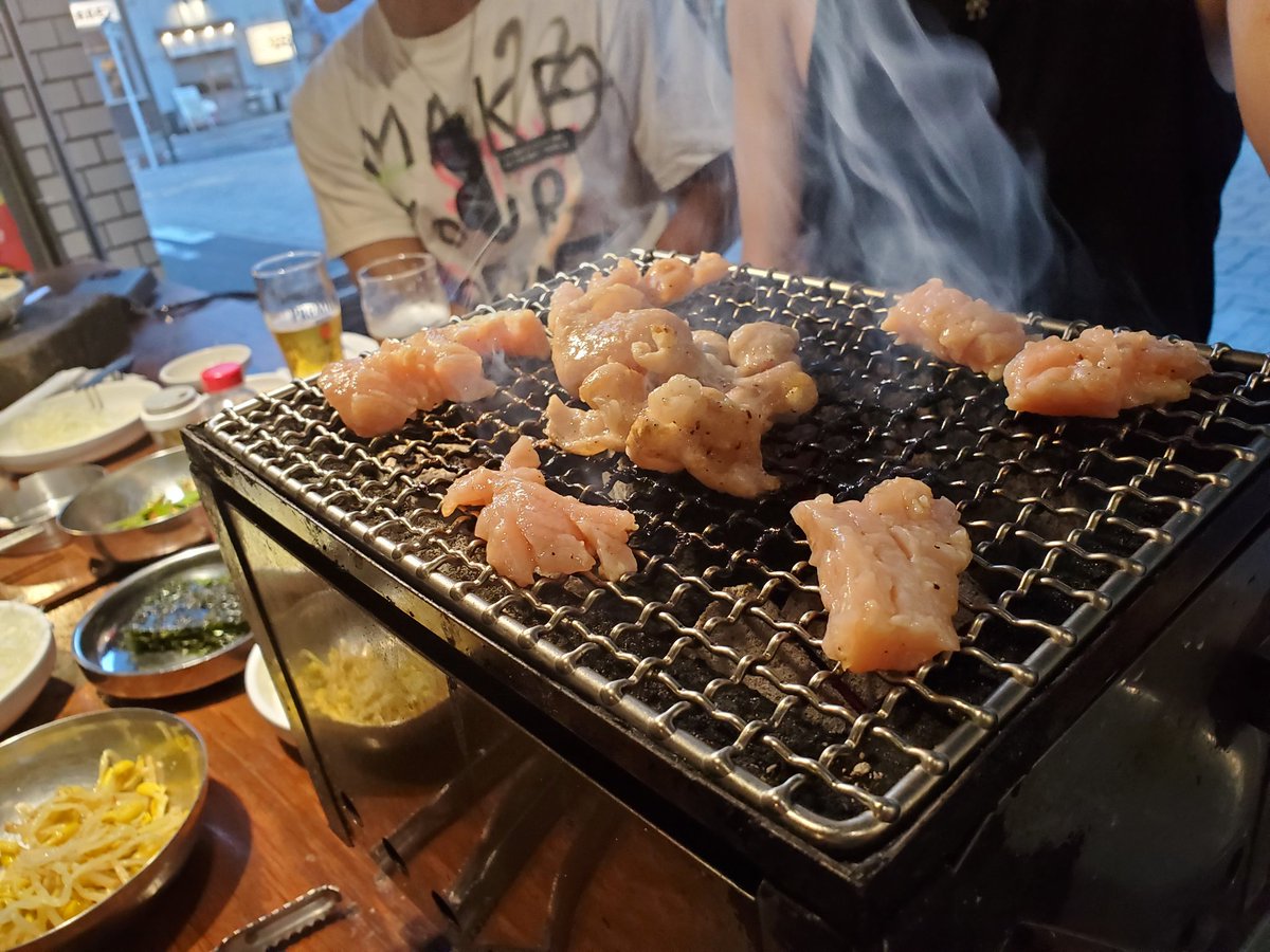 海の家から1歩も出ませんでした

汗かいてるのは悪くなかったです

この鎌倉の蕎麦も
野毛のホルモンも美味しかった！

家に着くまでにスマホのガソリン無くなりそう、つら