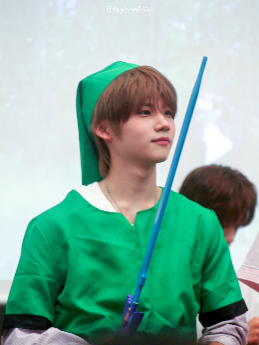 AppleonFire tweet media