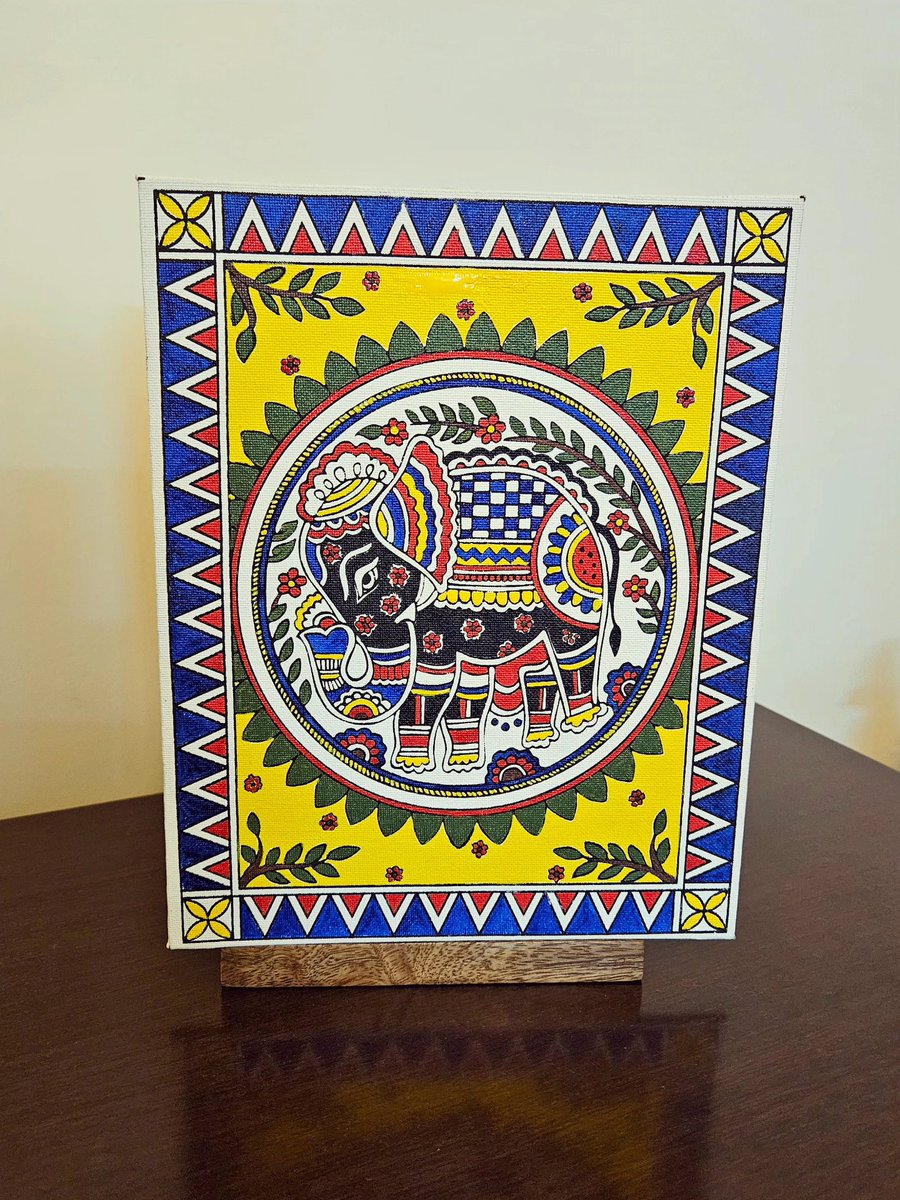 Tried Madhubani art from Bihar - Originally made with colours extracted from flowers and vegetables, the ancient art form is a lesson in patience, knowledge and tradition of India's rich heritage 🌿