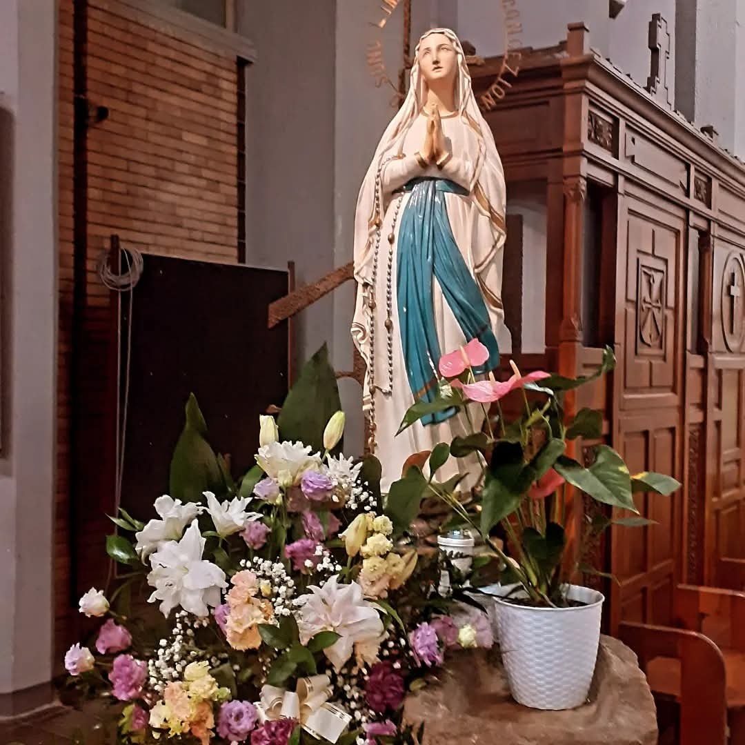 Applicherò le vostre intenzioni nella Santa Messa di domani. Vi ricordo con affetto nella preghiera e vi affido all'intercessione della Madonna di Fontanellato e di S. Giovanni Maria Vianney. Il Signore vi benedica sempre, vi custodisca da ogni male e vi conduca alla vita eterna.