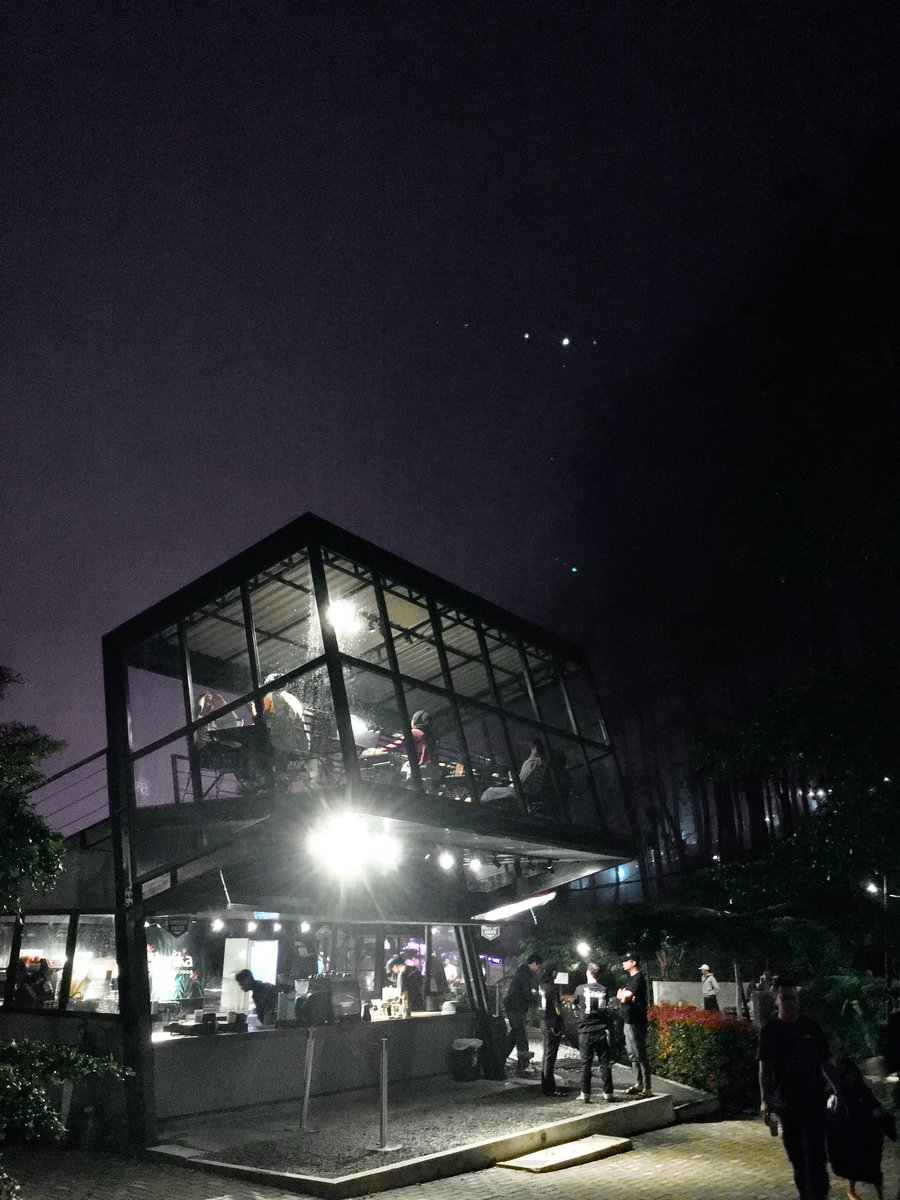 buckdelonge's tweet image. 📍 Botanika Coffee, Kuningan - Jawa Barat 🌄🌌

#Botanika #Kuningan #KuninganJabar #KuninganJawaBarat #VisitKuningan