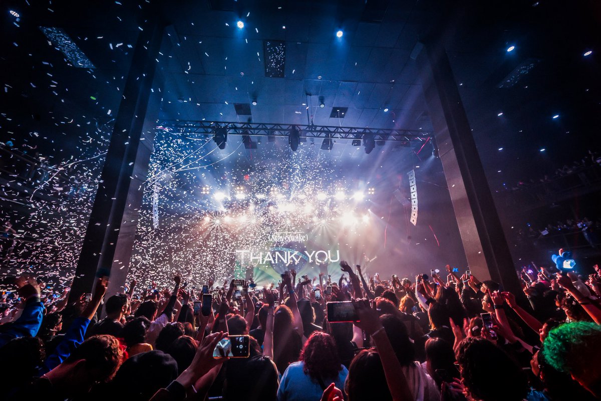 kin.stage tweet media