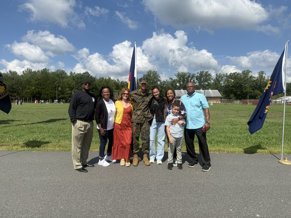 PeelPrater's tweet photo. Congratulations to my lil'/big cousin for graduating from Marine Officer School. ❤️ We are sooooo proud of you Officer Jennings! 🫶🏽 #Quantico #TenWeeks #CompleteTheMission #MarineLife https://t.co/oF6n2jTFRR