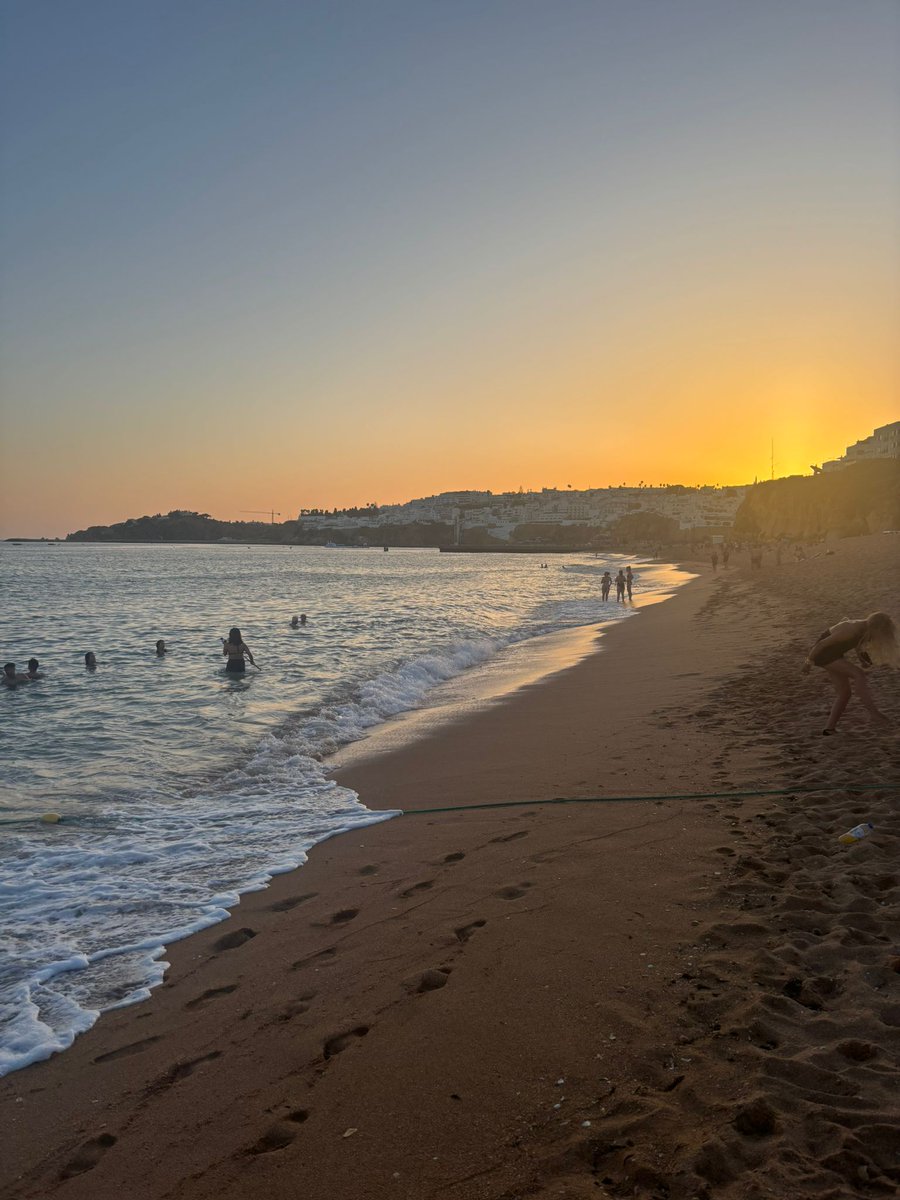 Lucy Allen tweet media