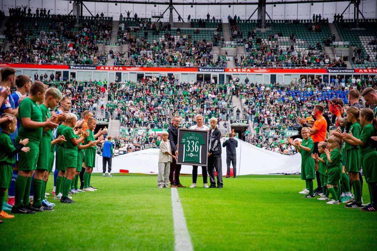 SlaskWroclawPl's tweet photo. Po prostu dziękujemy, legendo 💚

#ToJestTwójKlub 🇮🇹 https://t.co/mUAjqfI4ae