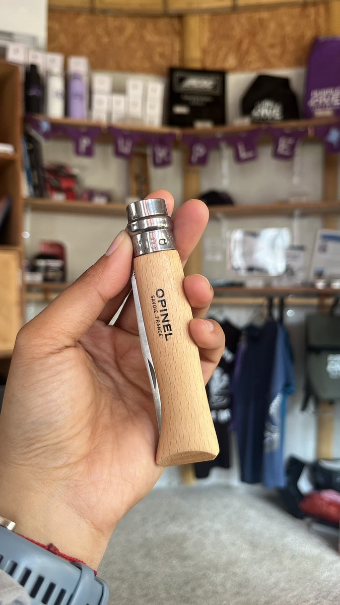 nirraaaa's tweet image. Another perk of having French friends. I can ask them to carry/purchase some things that I want. He he he 🤭
Di sini ada jual sih, tapi mayan lah minta tolong belikan dari negaranya langsung, buat motong lemon.