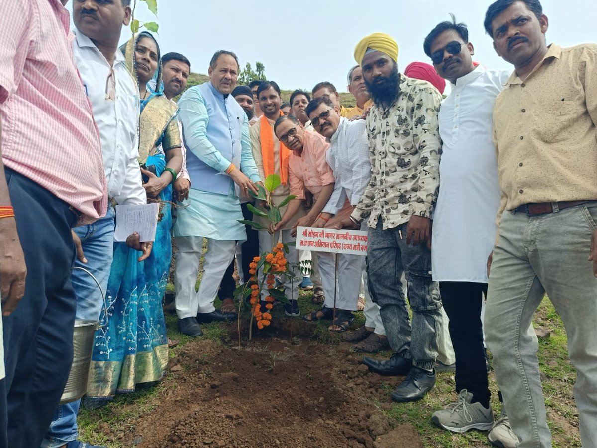 स्वैच्छिकता स्वालंबन हेतु एक पेड़ मां के नाम सिद्ध आदि शक्ती माता मंदिर पहाड़ी पर पिपल्याबावड़ी में वृहद वृक्षारोपण
_____

RM:facebook.com/share/p/19SjgM…

#khargone #JansamparkMP <a href="/comindore/">Indore Commissioner</a> <a href="/JansamparkMP/">Jansampark MP</a> <a href="/CMMadhyaPradesh/">Chief Minister, MP</a>