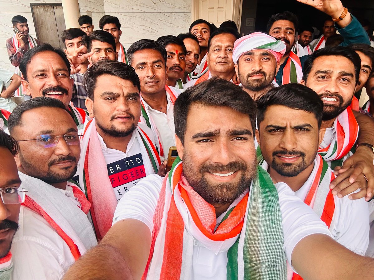 अगर युवाओं को बोलने नहीं दोगे,
तो सत्ता के गलियारे कैसे संवारोगे?
NSUI बोलती है हर दिल की बात,
अब छात्रसंघ बहाली है पहली ज़रूरत।
#NSUI_मांगे_छात्रसंघ_चुनाव
