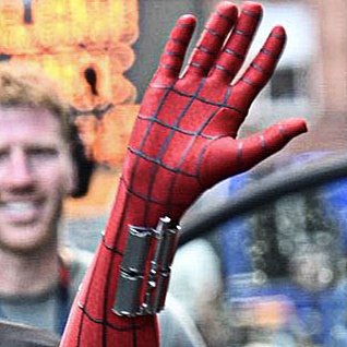 🤟🏼🕸️