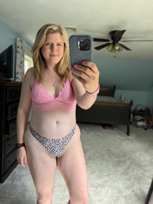 Watch tightpixienurse❤️'s leaked NSFW photo on TwXstars