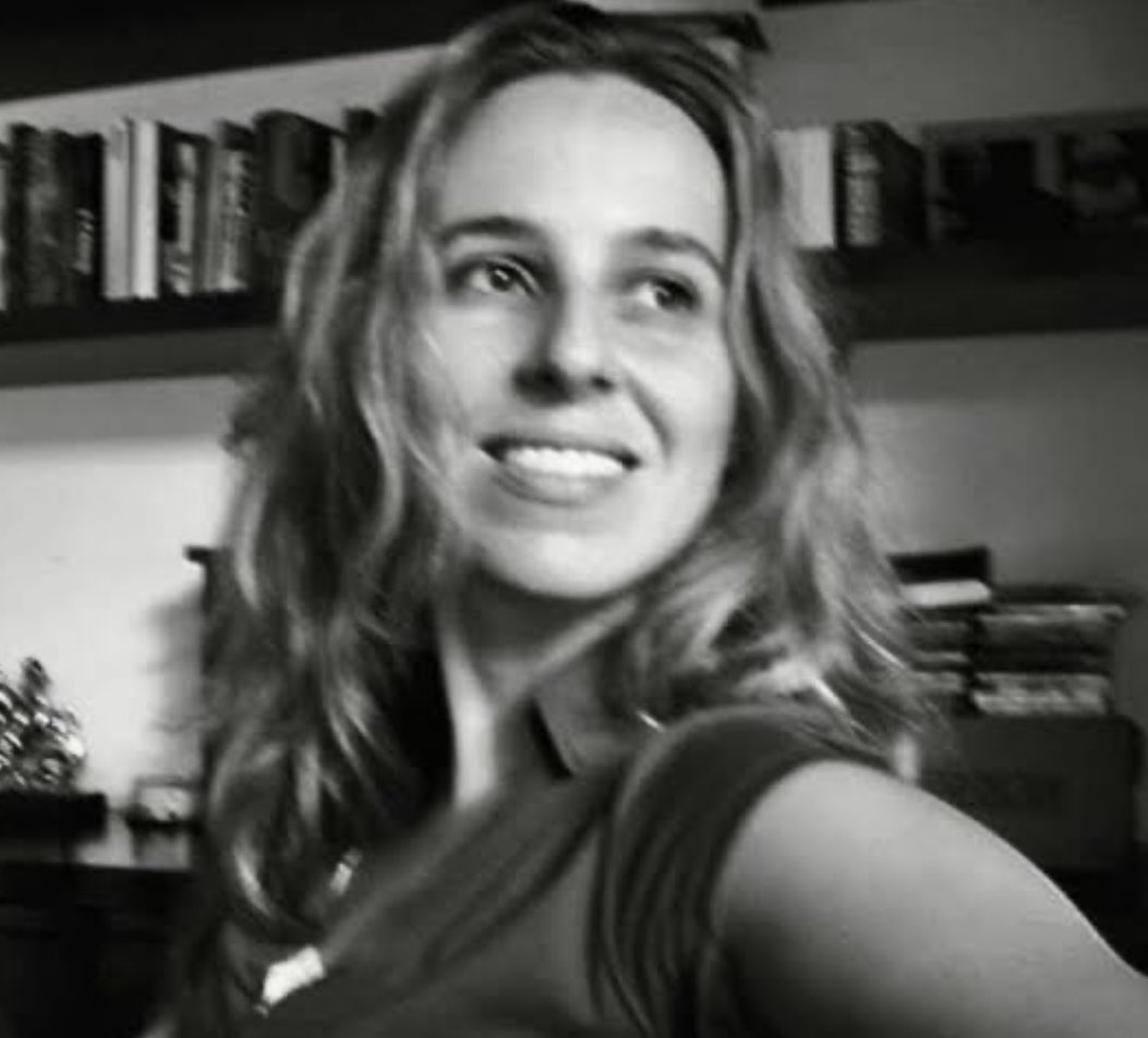 “É das manhãs 
o cheiro do café 
as nuvens baixas 
a voz fraca 
as impossibilidades”.

Michaela Schmaedel, poeta e escritora.
