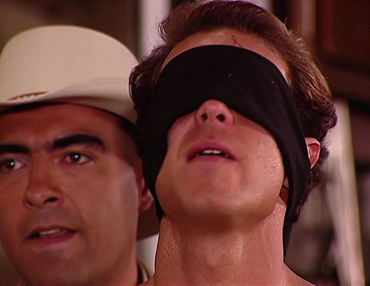 #PasiónDeGavilanes #PDG24 Armando se queda de piedra al darse cuenta de que sus hombres se equivocaron de objetivo.